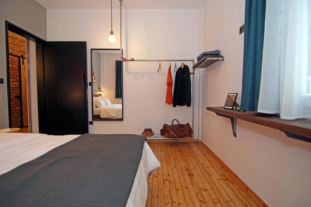 The 4 Travellers Thessaloniki Apartment Exterior photo